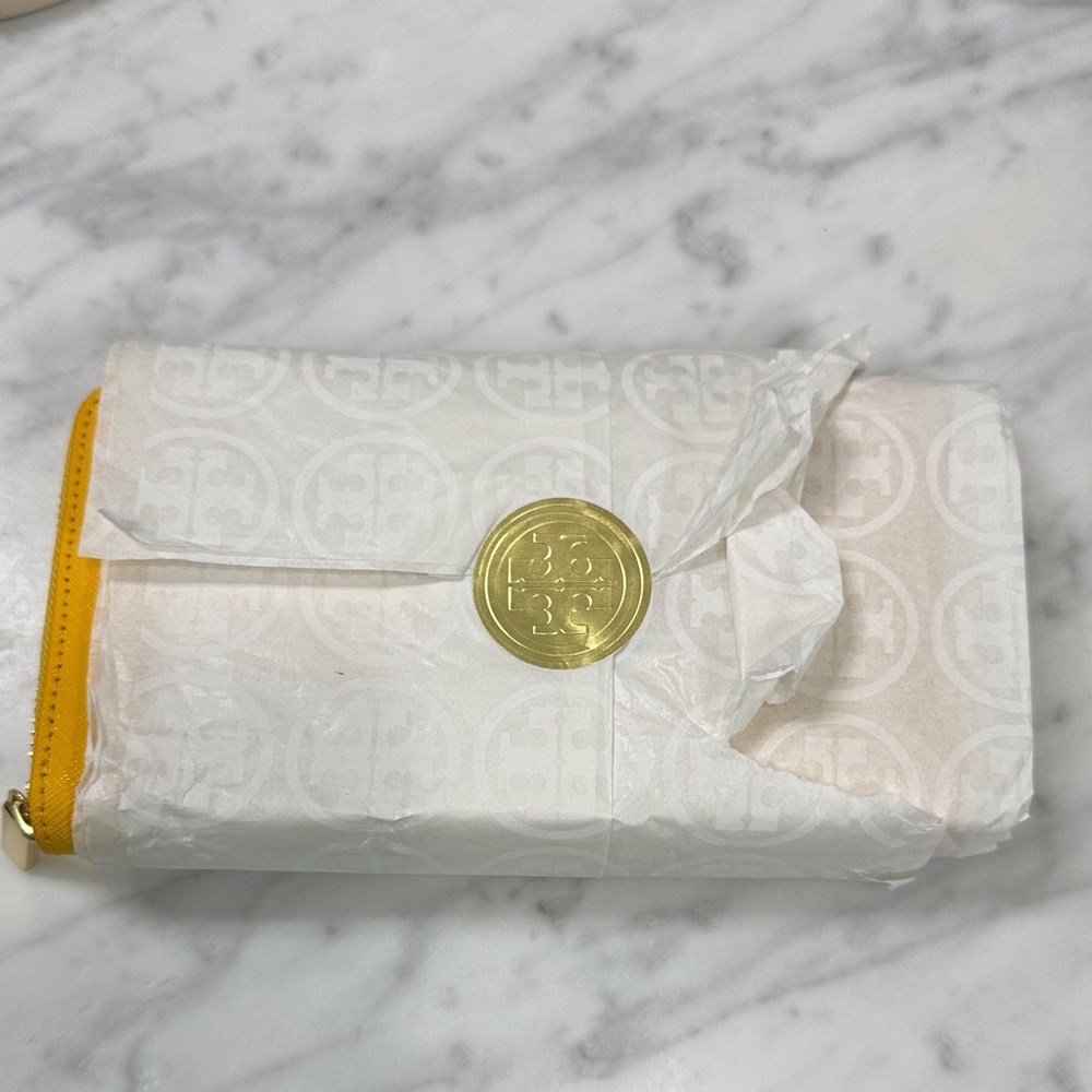 Tory Burch Vibrant Yellow Emerson Zip Continental Wallet - Picture 9 of 11